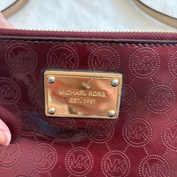 Michael Kors Jet Set Medium Dome Crossbody Bag Burgundy - Picture 5 of 7